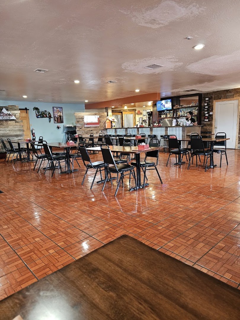Food served for dine-in meals and quick bites.